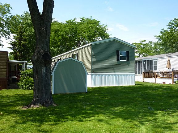 3rd image of 32567 N East Ln