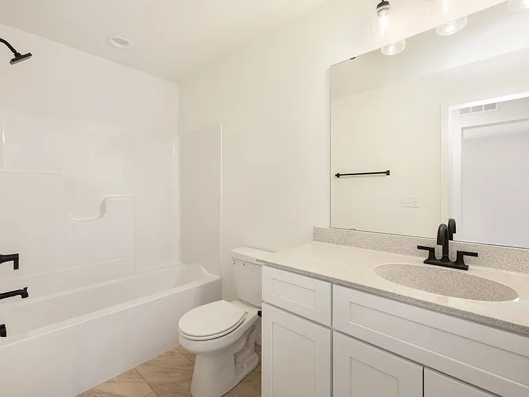 Upstairs Full Bath #2