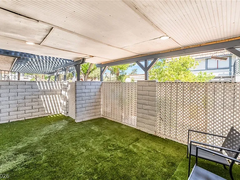 900 Willow Tree Dr #C — Photo 30