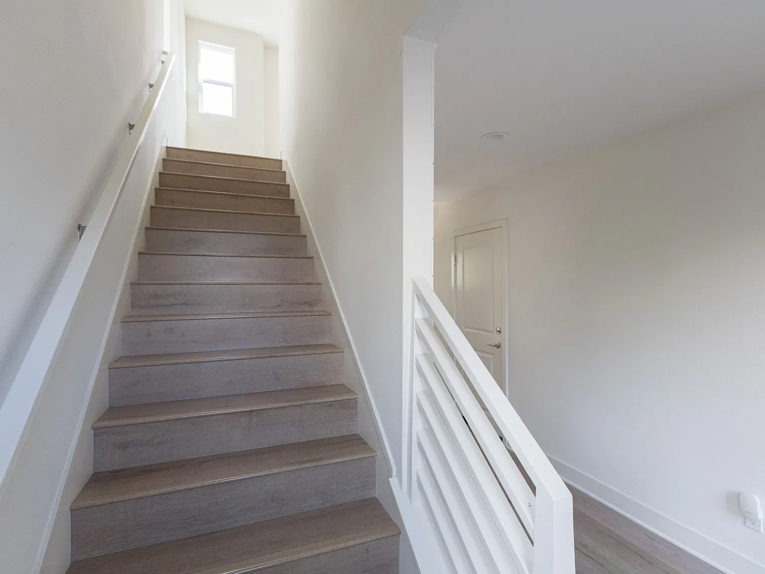 3 bed, 1996 sqft, $6,500 — Photo 4