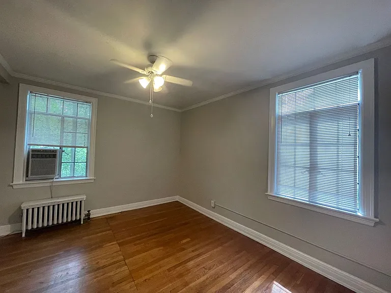 Winburn Court Apartments — Photo 6
