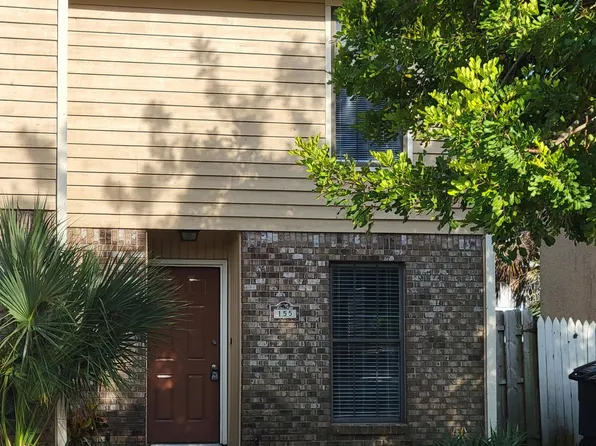 155 Magnolia St, Atlantic Beach, FL 32233
