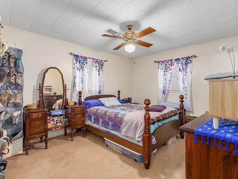 1105 Ada St — Photo 15