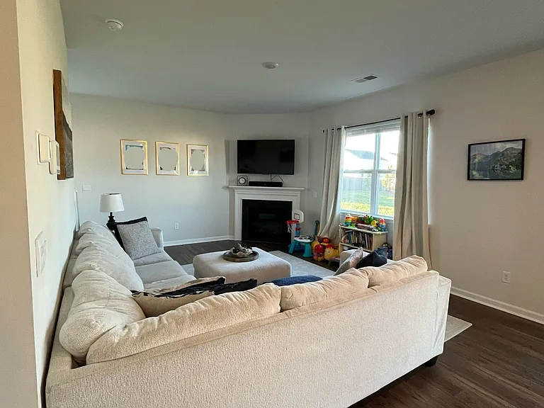405 Arkwright Ln — Photo 9
