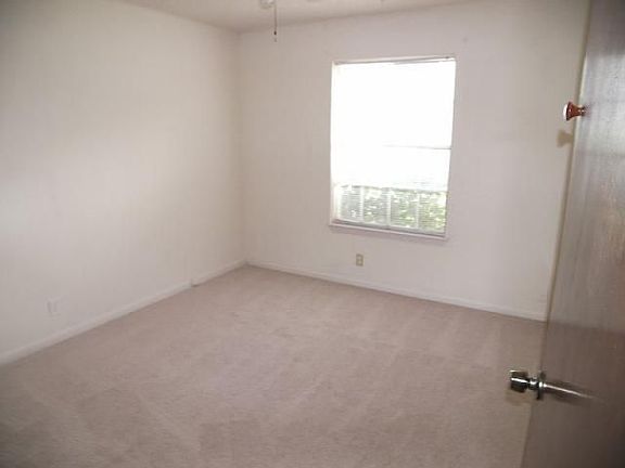 5th image of 10108 Woodland Village Dr