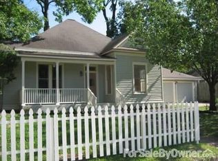 905 Byrne St, Houston, TX 77009