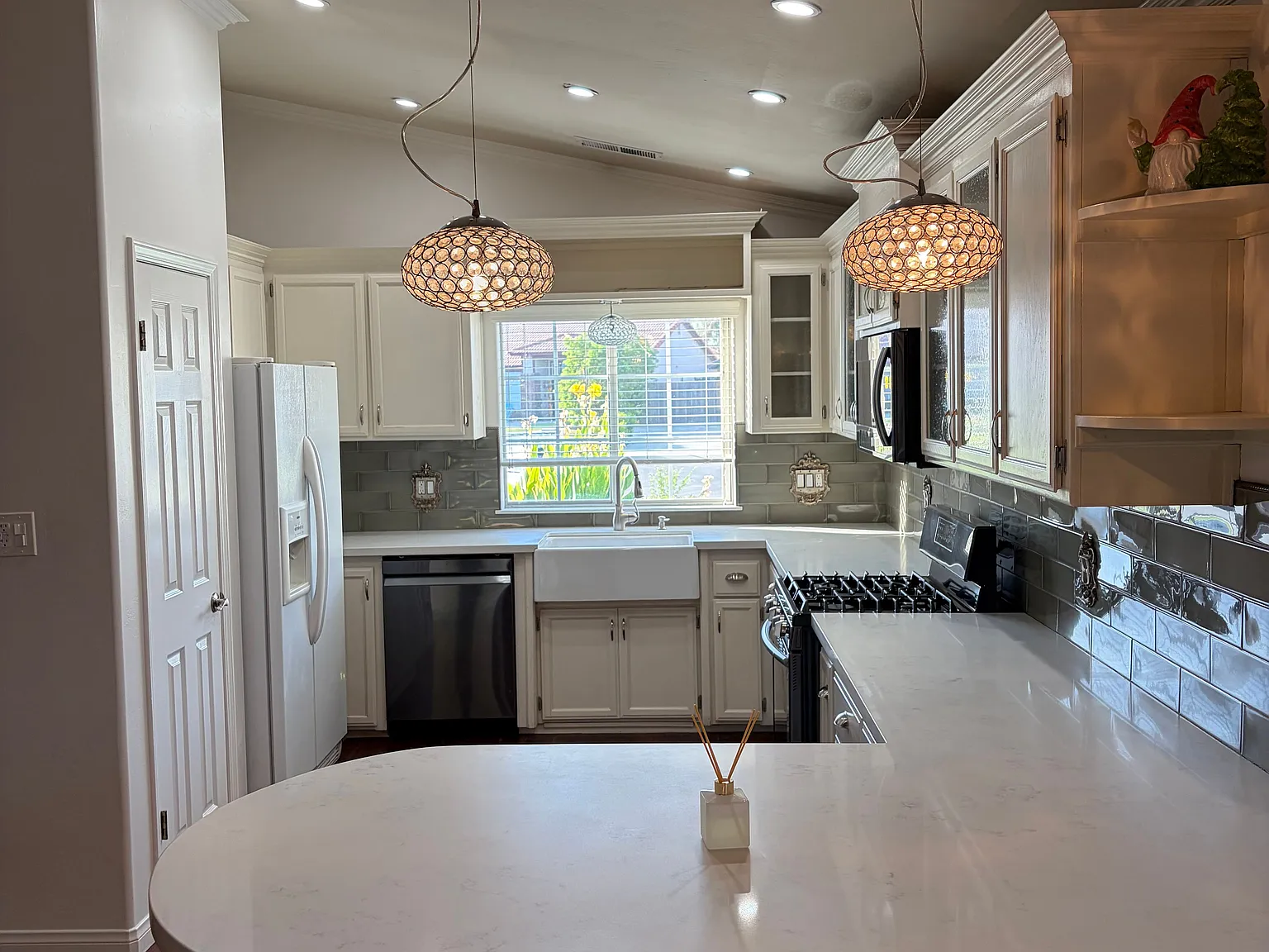 4 bed, 1843 sqft, $3,050 — Photo 2