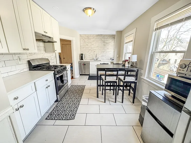 107 Columbia St #2 — Photo 2