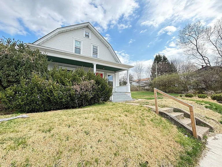 30-32 Lagonda Ave — Photo 32