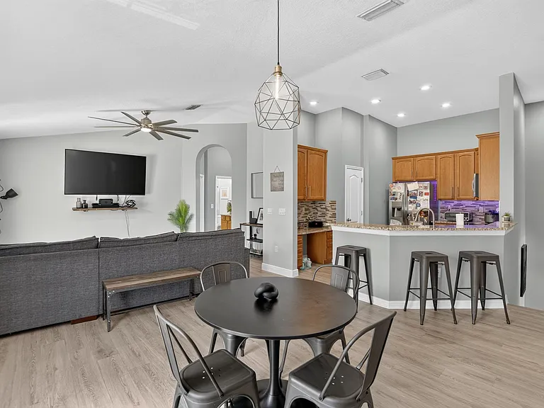 6746 Breezy Palm Dr — Photo 6