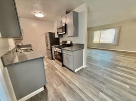 5510 Corteen Pl