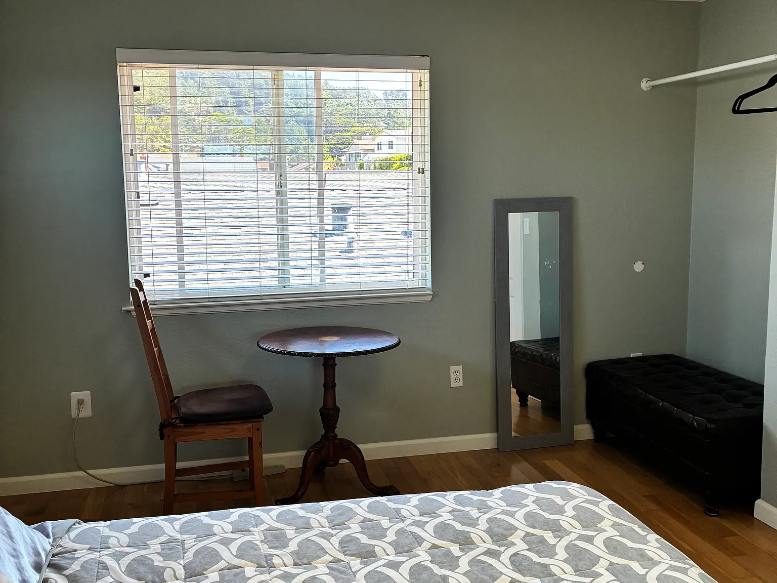 4 bed, 1998 sqft, $1,850 — Photo 2