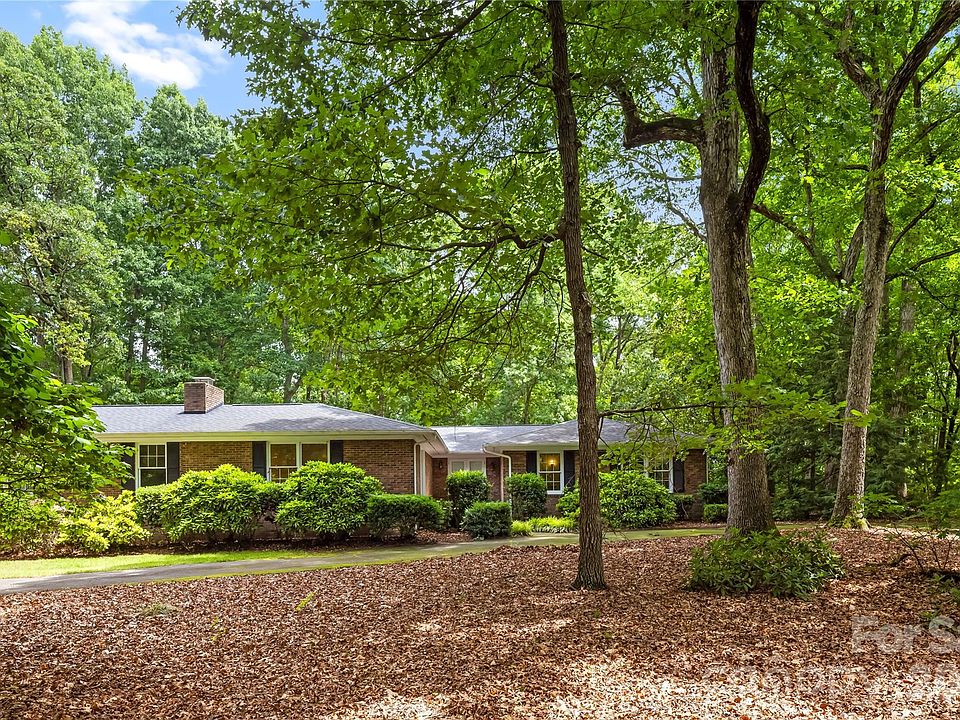 1st image of 2038 Skyway Dr