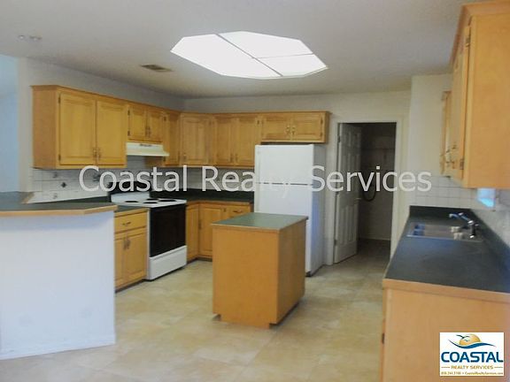 2nd image of 108 Lincoln Dr NW #A