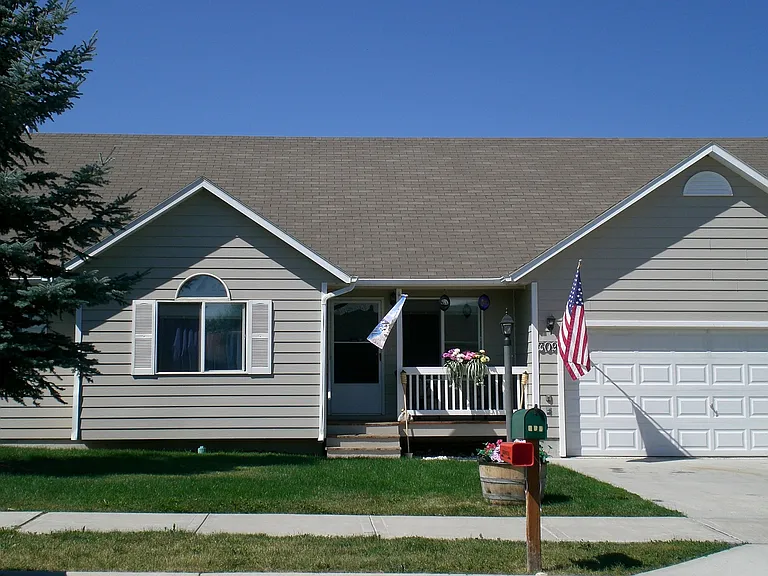 309 Powder River Ave — Photo 1