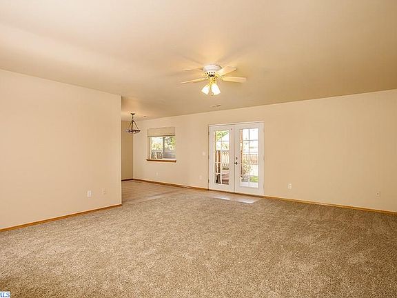 5th image of 5208 Mockingbird Ct
