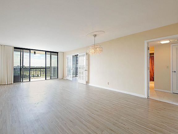 4th image of 2425 Presidential Way APT 906