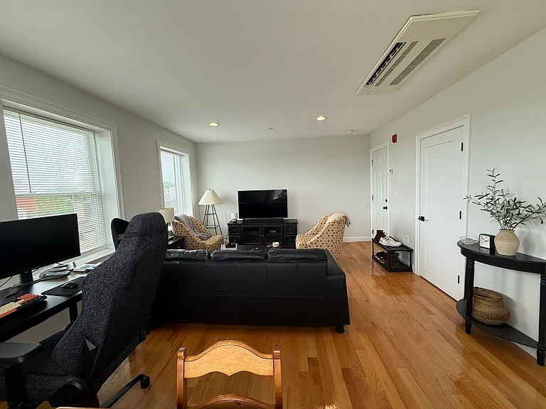 325 Newport Ave #41 — Photo 4