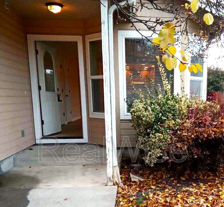 1st image of 3172 Forest Hills Dr APT A