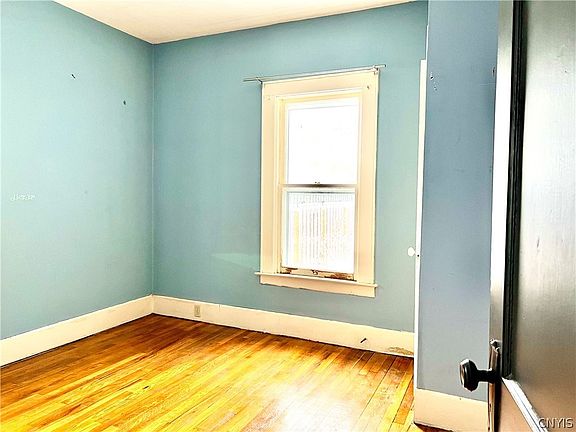 5th image of 126 Hawthorne Ave