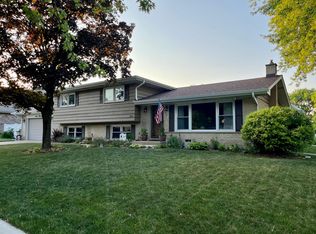 720 Preston Ln, Schaumburg, IL 60193