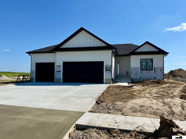 8821 Honeybee Ln, Lincoln, NE 68526