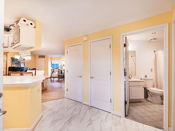4th image of 6932 Fairfax Dr Unit 304