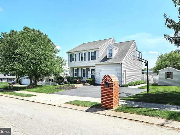 2712 Olde Field Dr, York, PA 17408