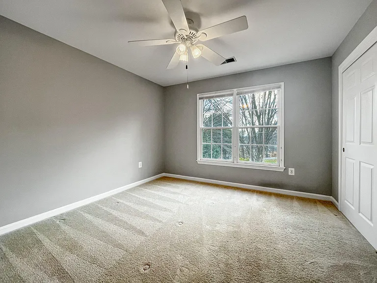 214 W Locust St — Photo 28