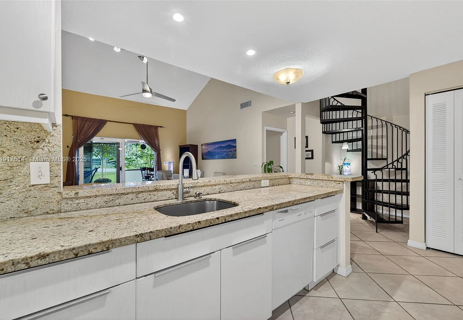 3 bed, 1400 sqft, $3,200 — Photo 4