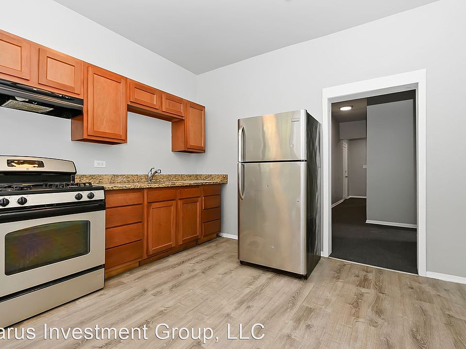 1st image of 118 E 44th St Unit 3