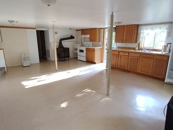 wood or central electric heat or least expensive including portable remote heaters with large lg fridge and electric range you pay for the electric or wood