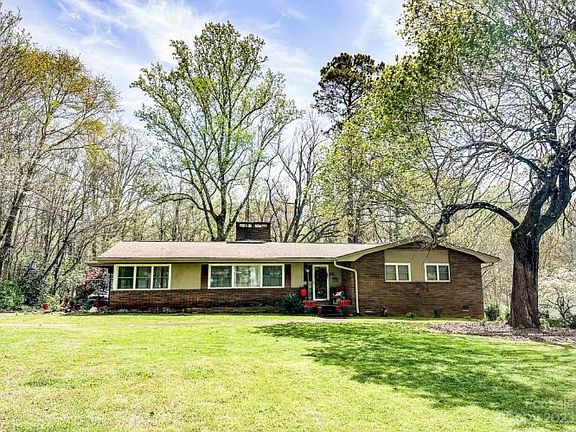 4th image of 113 Hillside Dr