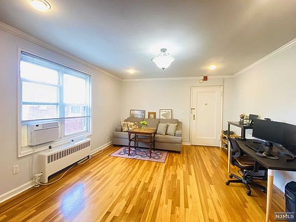 4th image of 2320 Linwood Ave #5C-205C