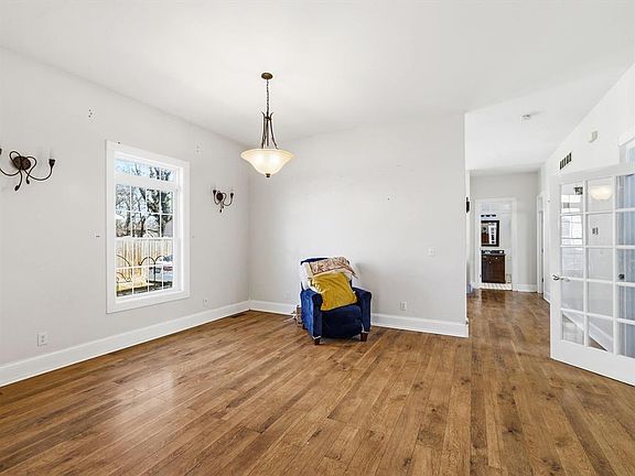 3rd image of 726 Main St