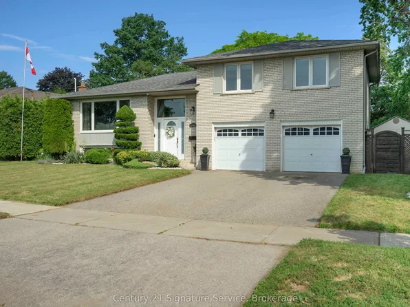 1563 Brentano Blvd, Mississauga, ON L4X 1A5