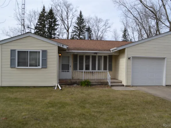 1119 River Valley Dr, Flint, MI 48532