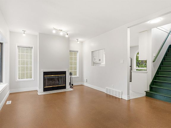 5th image of 10628 73rd Ave NW