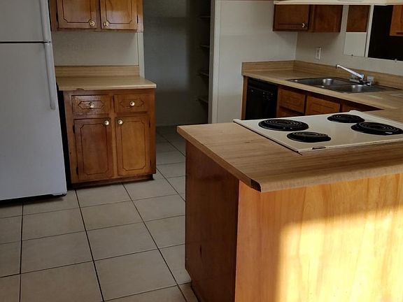 Open & Spacious Kitchen!