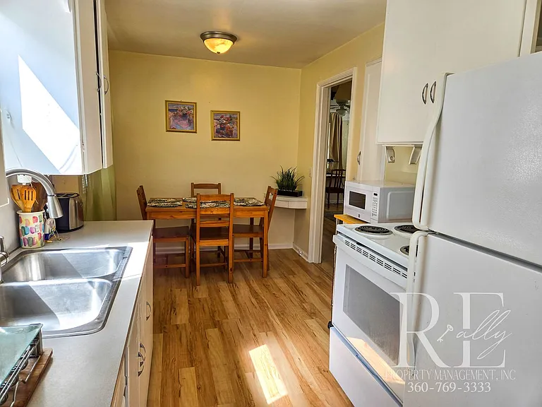 1217A Burwell St — Photo 7