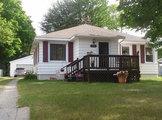 307 John R St, Clare, MI 48617