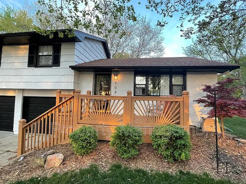 3 bed, 2.0 bath, 1476 sqft, $2,245 — Photo 2