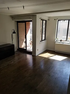Rented by Chartwell Manhattan Realty | media 17