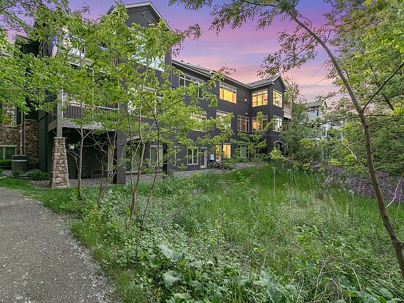 2nd image of 671 Willoughby Way E