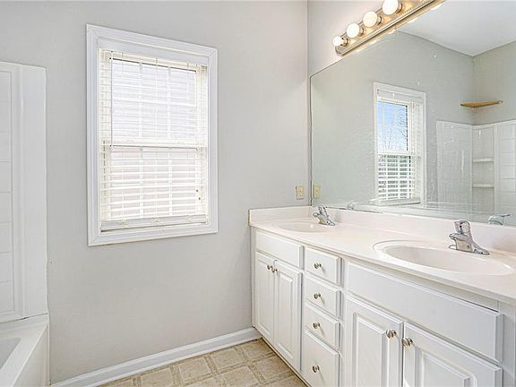 5th image of 1439 Bluff Valley Cir