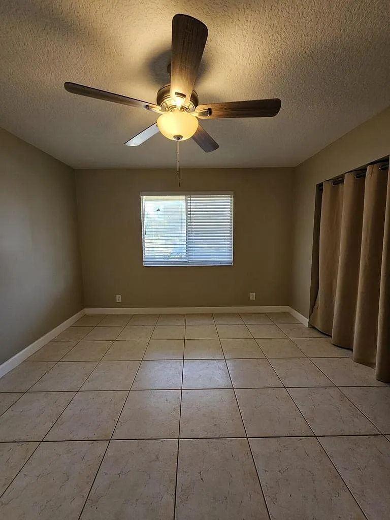 4876 Orleans Ct — Photo 4