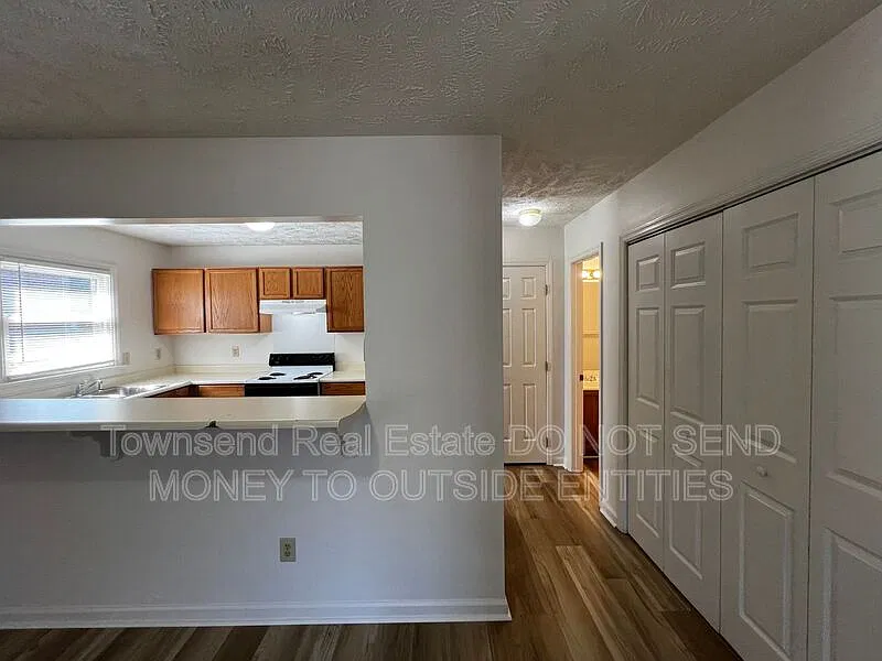 2 bed, 2.5 bath, 1200 sqft, $1,045 — Photo 3