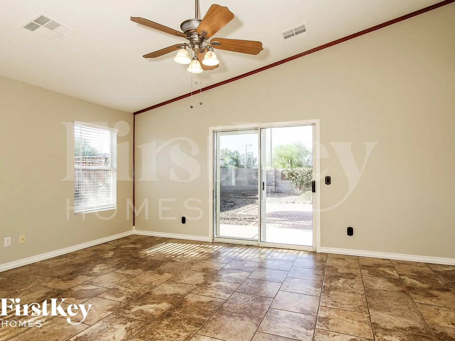 4 bed, 2.0 bath, 1919 sqft, $2,040 — Photo 4