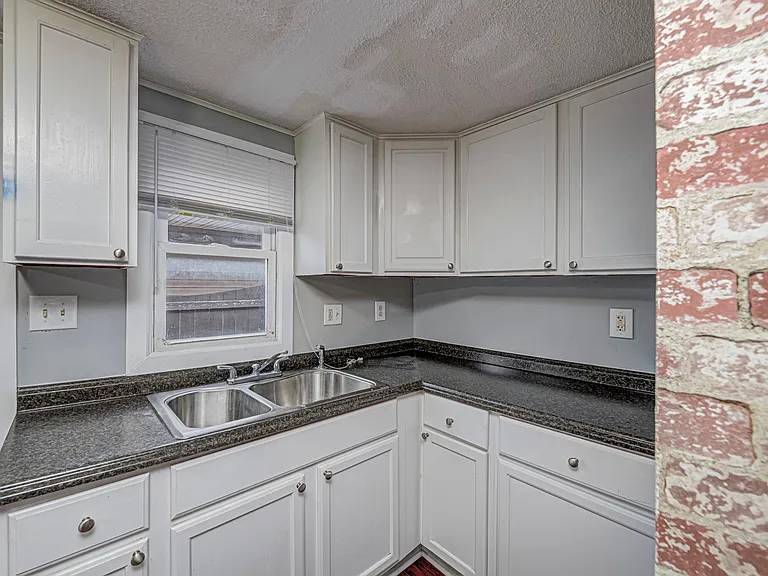3232 S Emerson Ave #4 — Photo 2