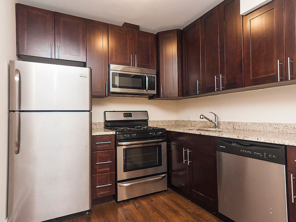1st image of 937 W Cornelia Ave APT 205